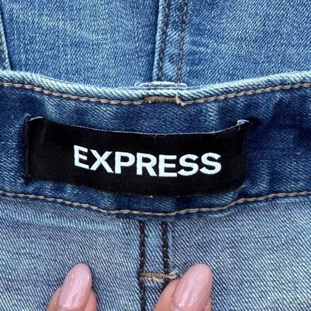 Express Shortie Relaxed Low Rise Distressed Denim Shorts Size 0 - Picture 5 of 5